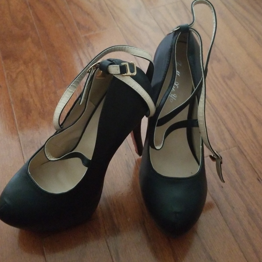 Red Bottom Shoes - Picture 2 of 3